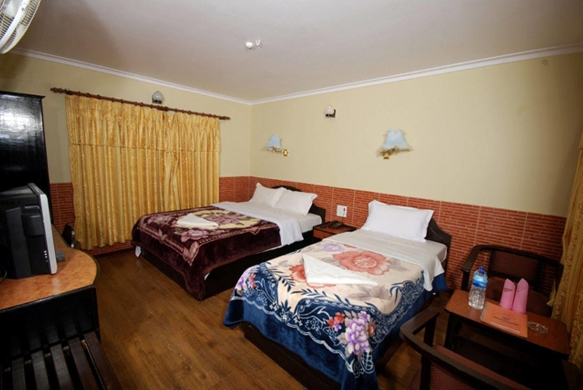 Hotel Trip โพคารา ภายนอก รูปภาพ