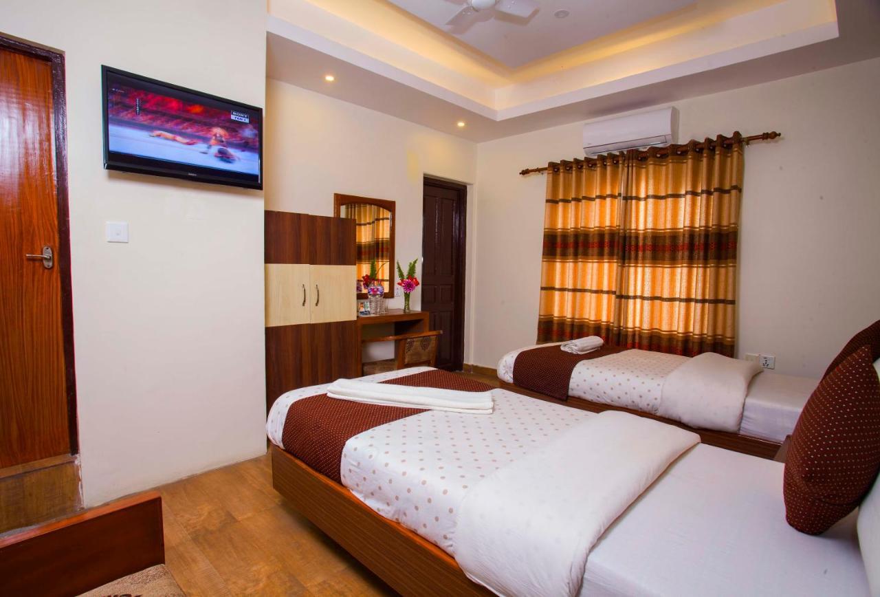 Hotel Trip โพคารา ภายนอก รูปภาพ