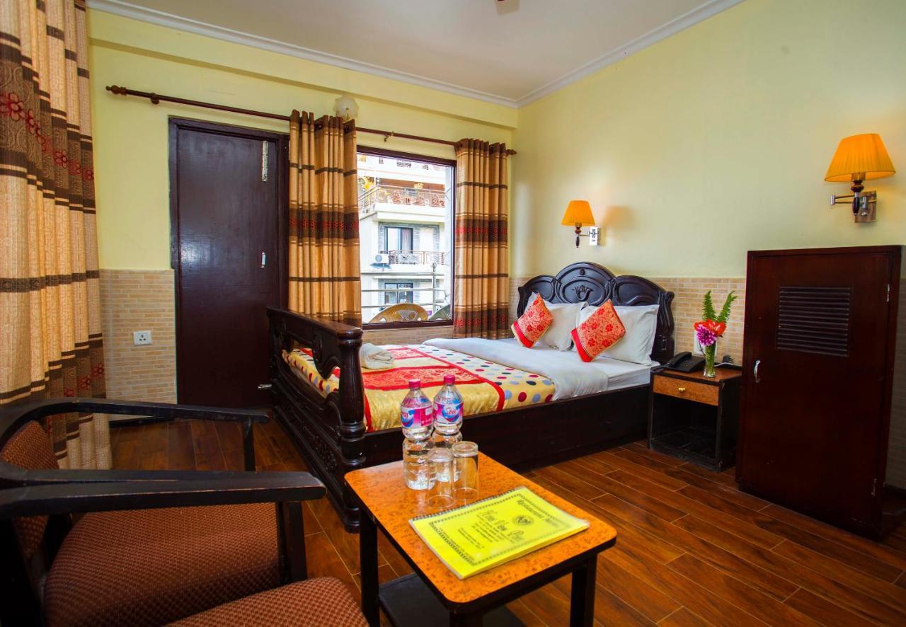 Hotel Trip โพคารา ภายนอก รูปภาพ