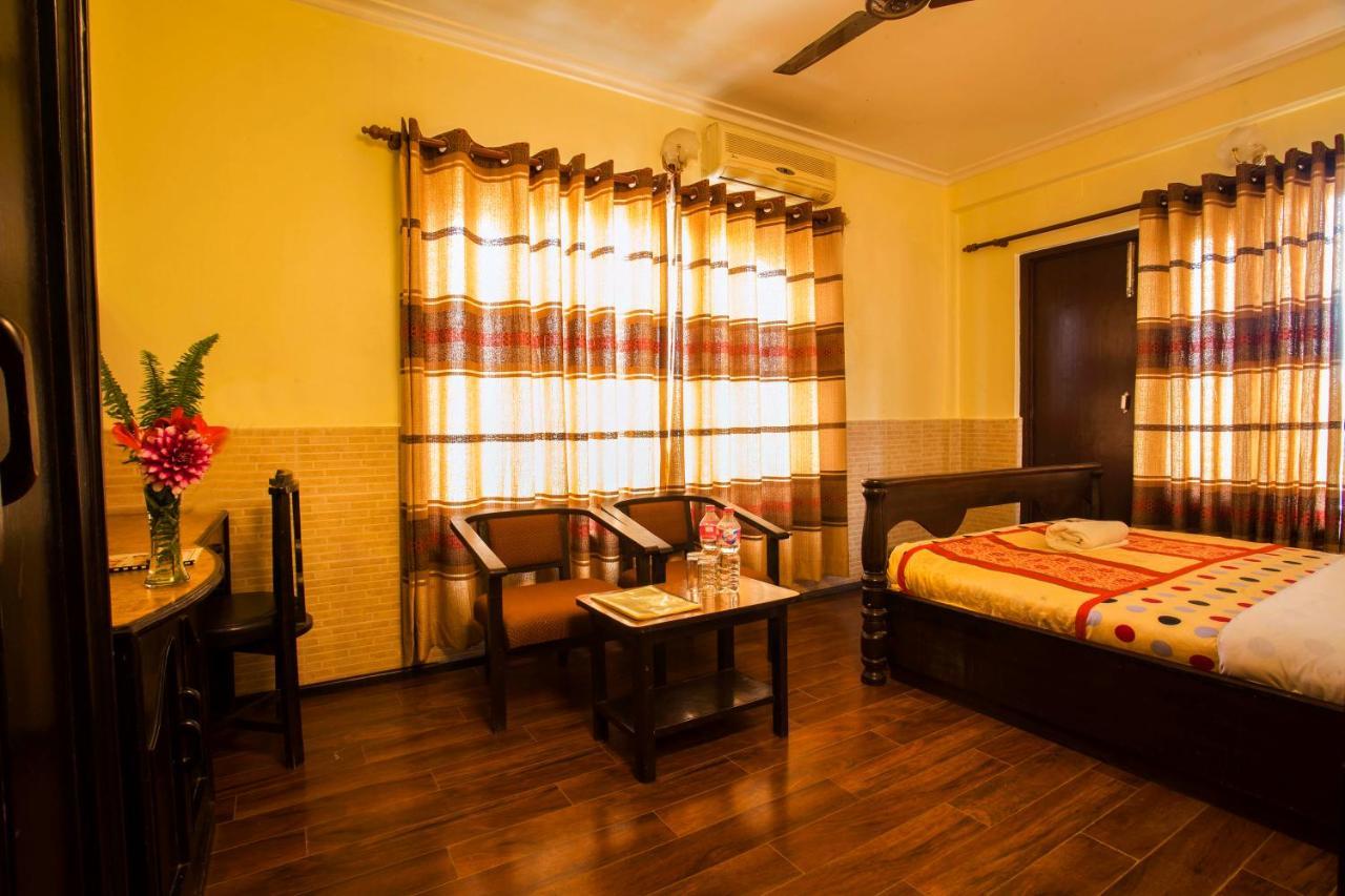 Hotel Trip โพคารา ภายนอก รูปภาพ