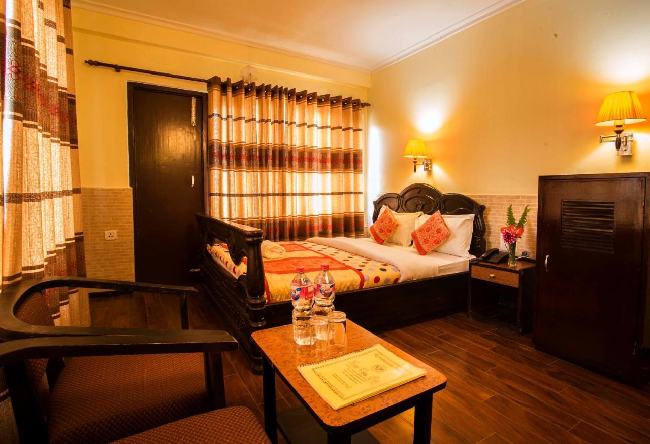 Hotel Trip โพคารา ภายนอก รูปภาพ