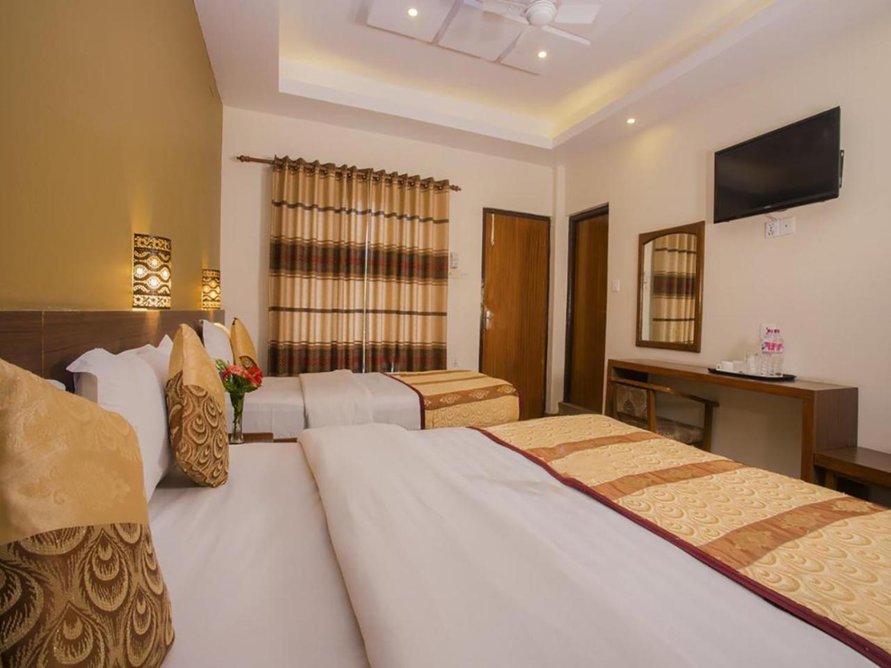 Hotel Trip โพคารา ภายนอก รูปภาพ